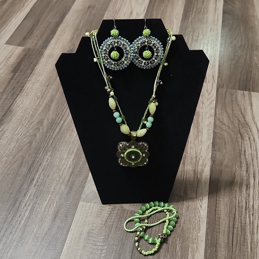 Beaded Statement Necklace Oversized Pendant Matching Bracelets and Earrings Boho
